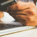 ¿Cuáles son los principales riesgos asociados con el comercio electrónico maestro?